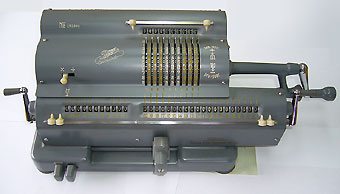 手廻し計算器191990